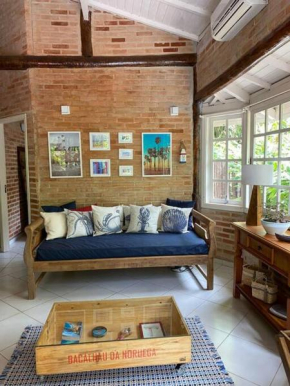 Casa charmosa em Juquehy cercada de verde com banheira e churrasqueira